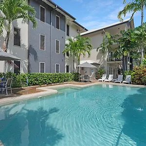 https://bay-village-tropical-retreat.cairnshotels4all.com